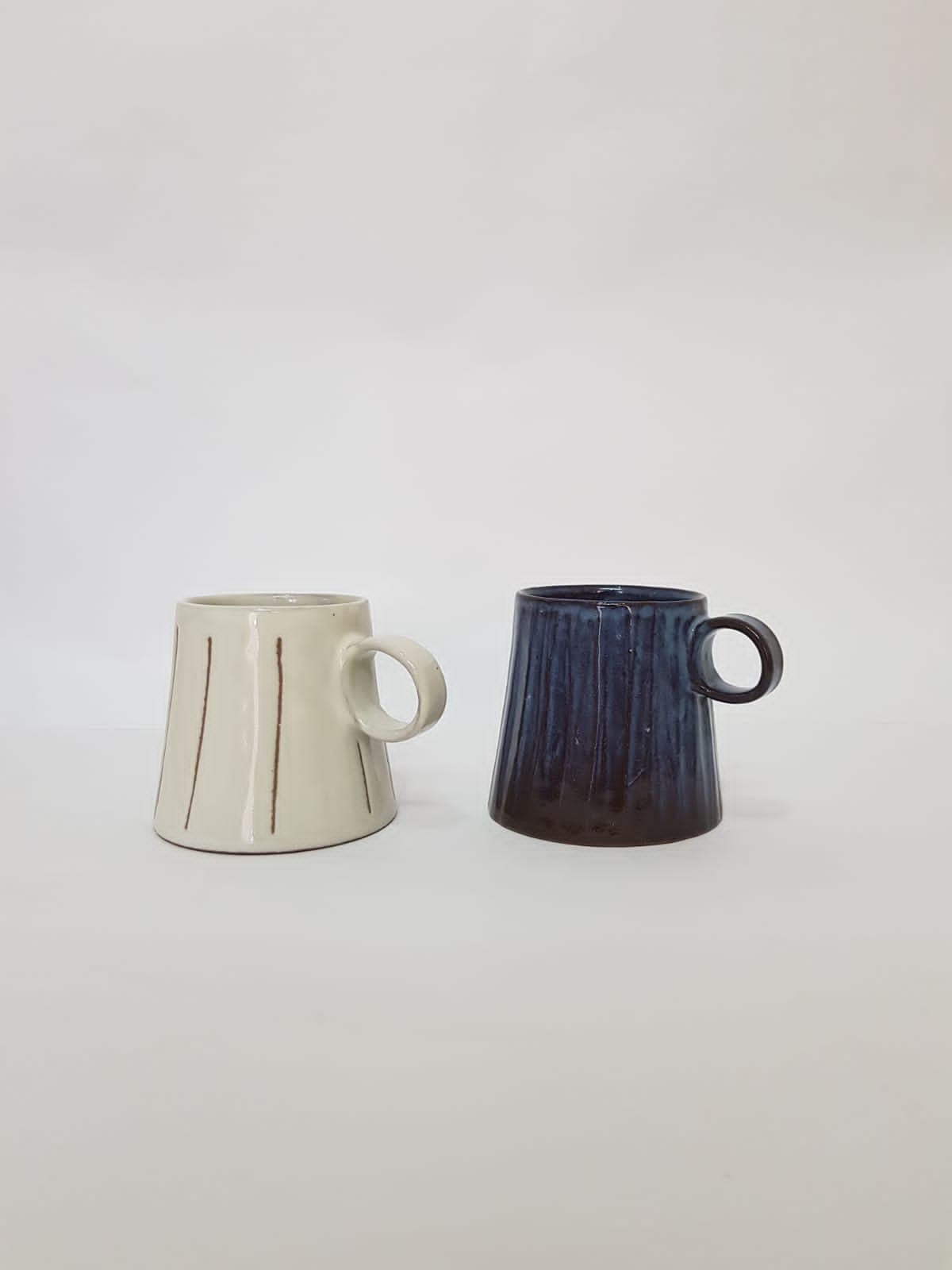 Dot mug with round handle