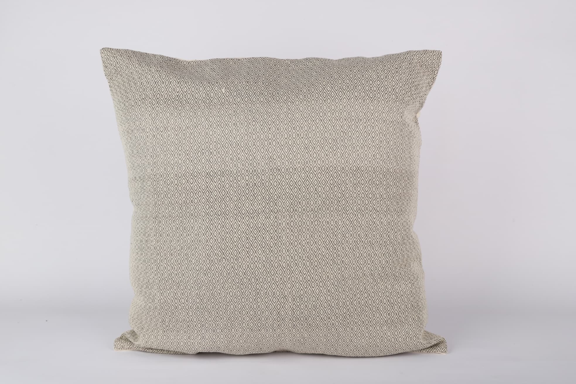 3yarn pattern cushion