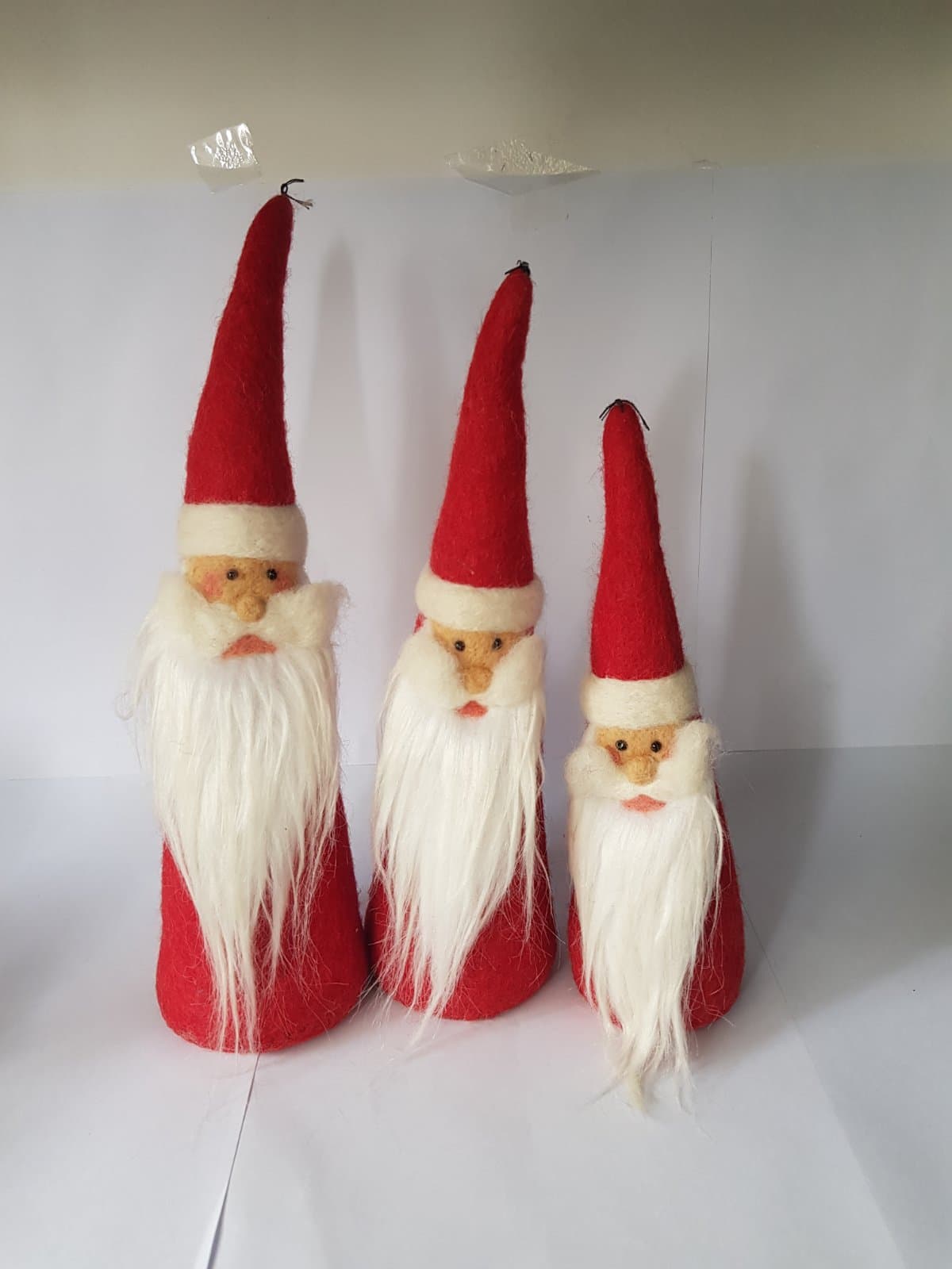 Small wreath and socks with hand work