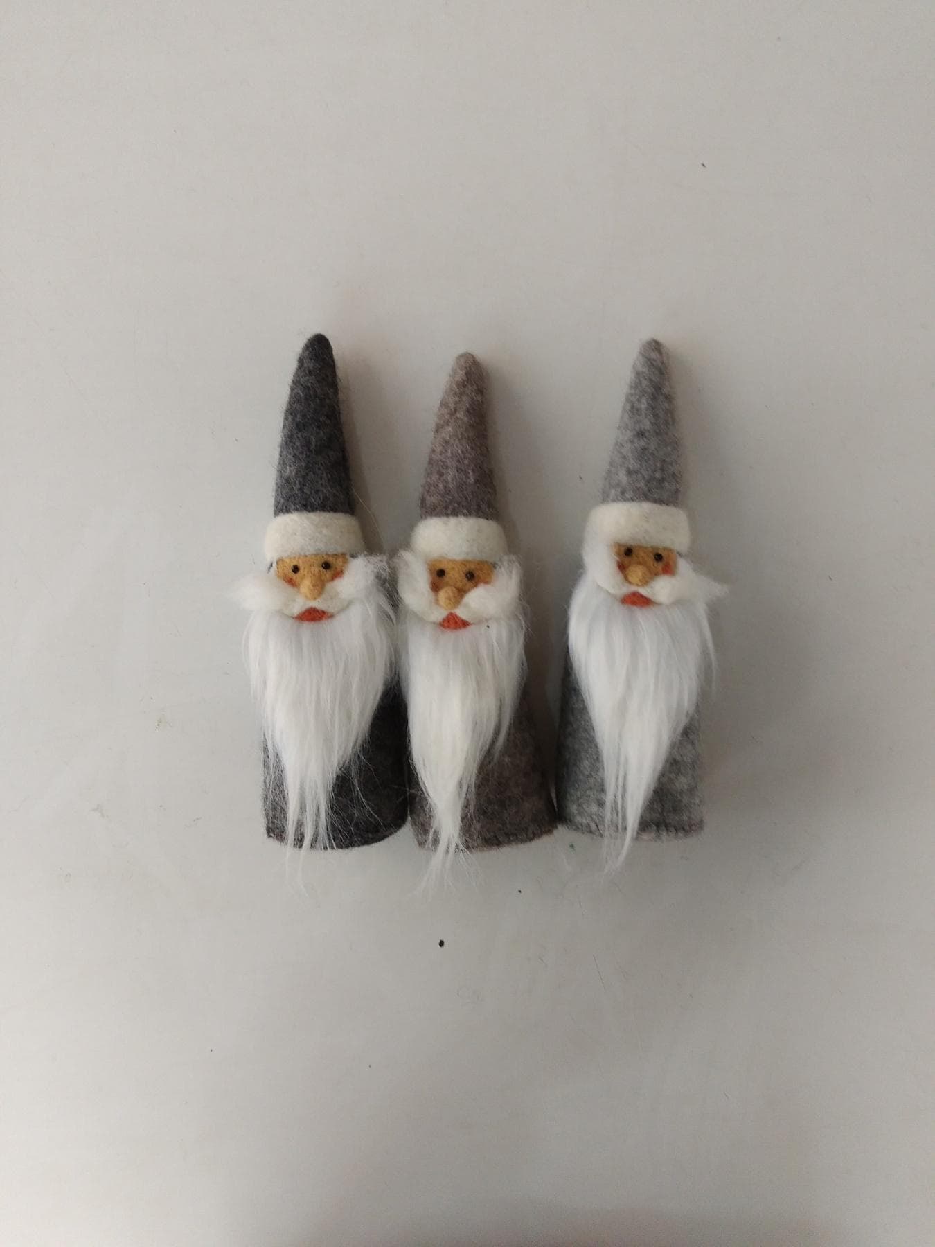 Small wreath and socks with hand work